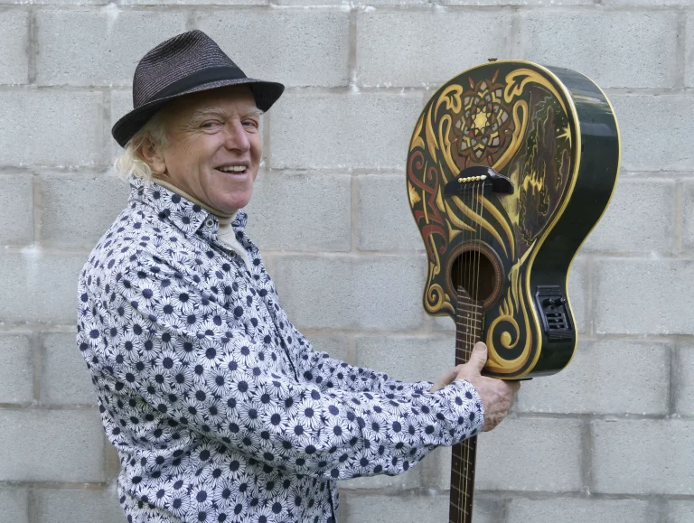 Miguel Cantilo presenta su nuevo álbum “AMIGO”